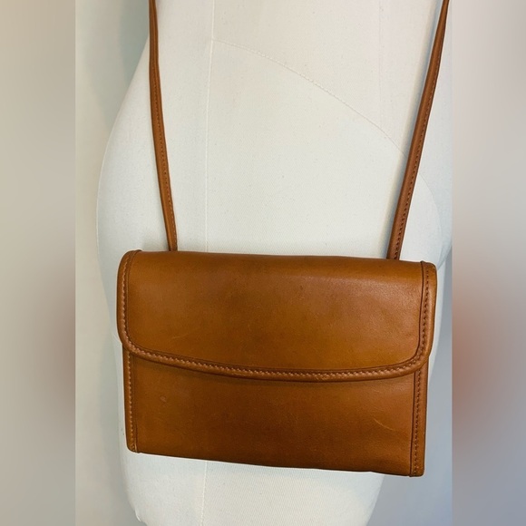 Vintage Coach NWOT Swing Wallet in British Tam # 4843 - Picture 12 of 14